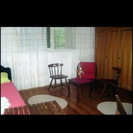 Apartman Dzuli *